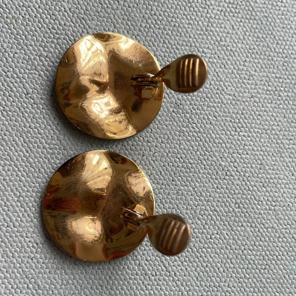 Vintage Monet Clip On Gold Earrings - Picture 5 of 9